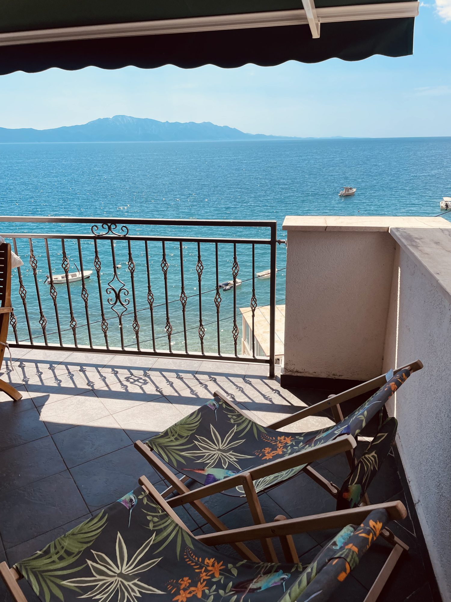 The Original Beach House at Beach House Buinac, Brist — sea-view stay, photo 2